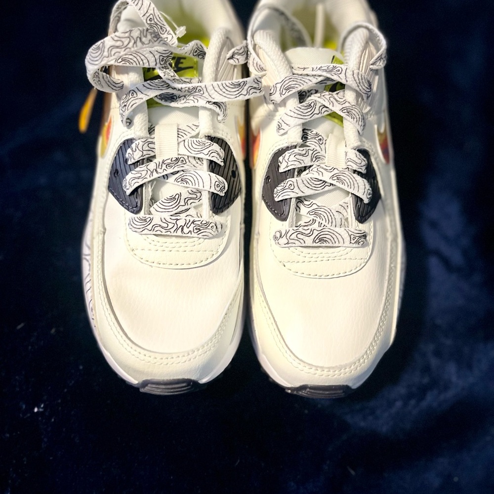 Nike Air Max 90 LTR SE DX1814-100 For Kids Size 1.5Y - Picture 3 of 4